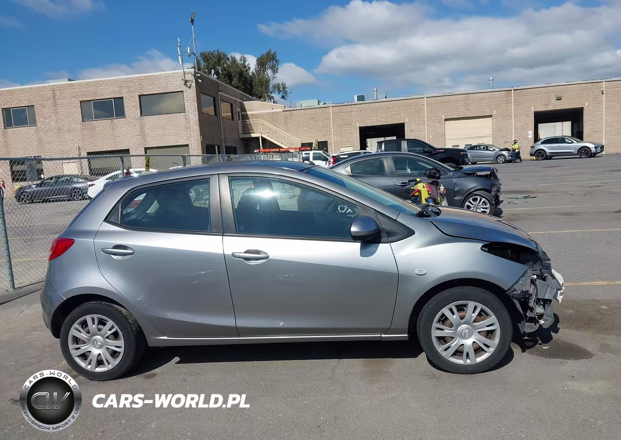 2014 Mazda Mazda2 Sport VIN:JM1DE1KZ6E0184825 - 14