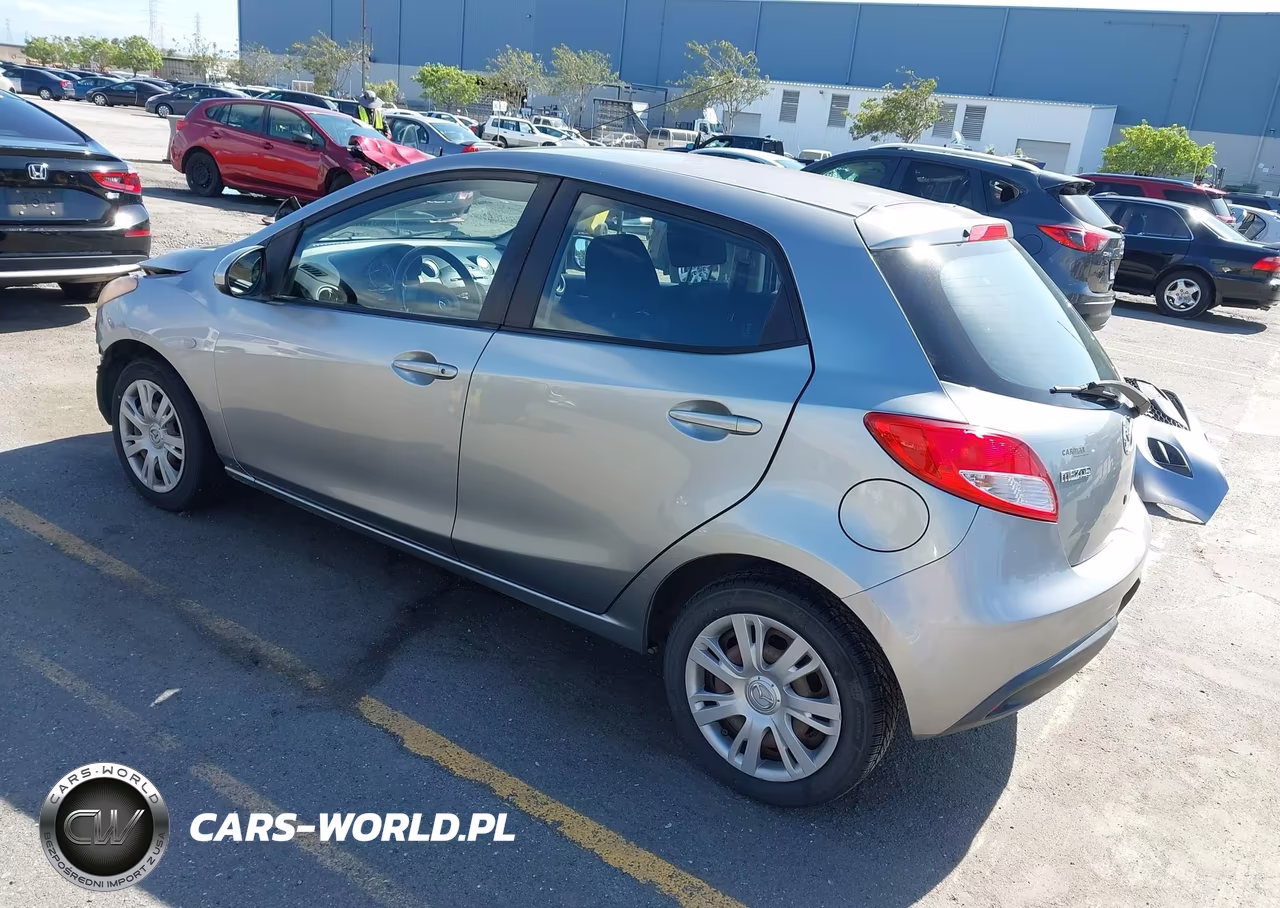 2014 Mazda Mazda2 Sport VIN:JM1DE1KZ6E0184825 - 3
