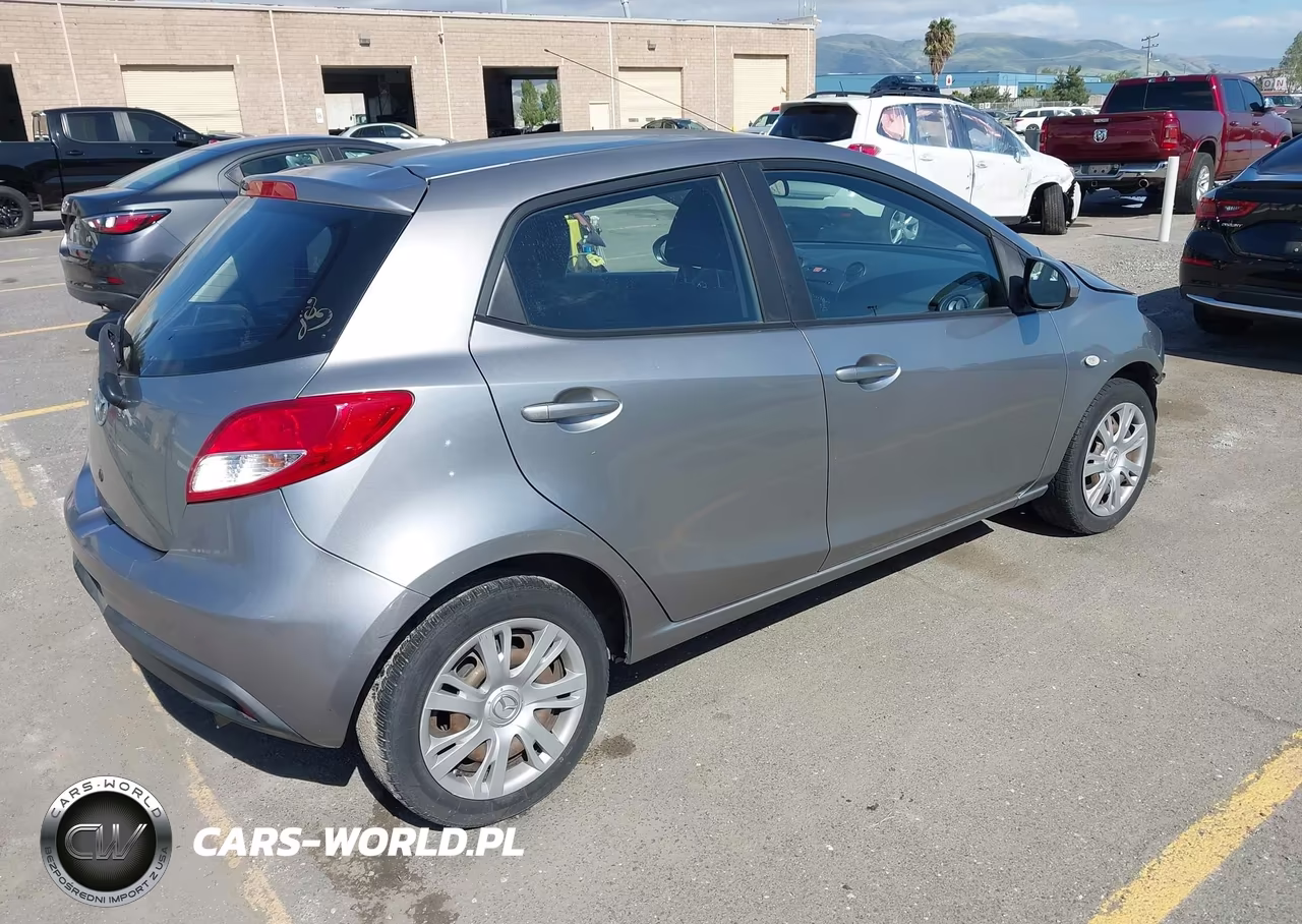 2014 Mazda Mazda2 Sport VIN:JM1DE1KZ6E0184825 - 4