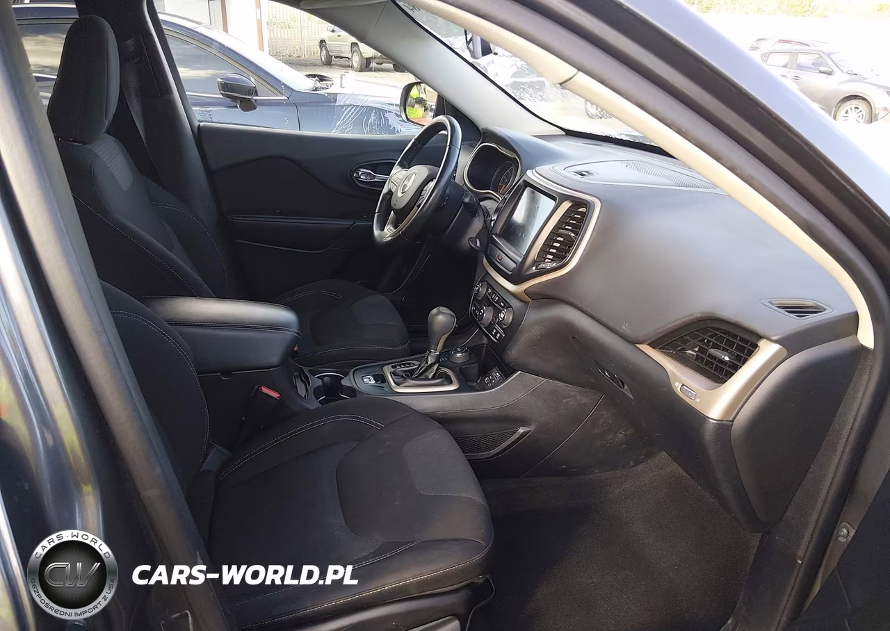 2016 Jeep Cherokee Latitude VIN:1C4PJMCS9GW269055 - 5