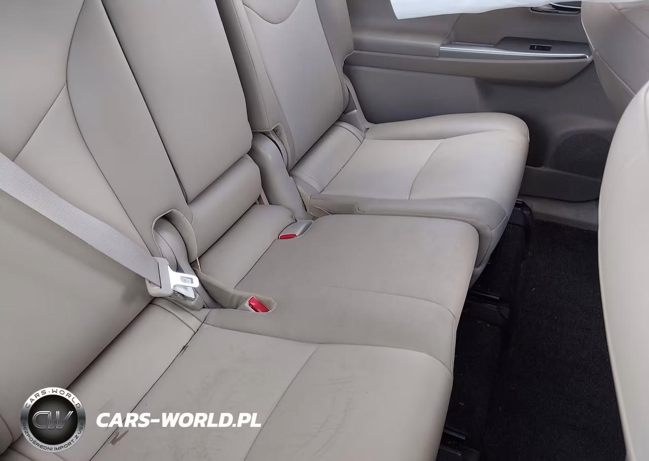 2017 Toyota Prius V Four VIN:JTDZN3EU0HJ060761 - 8