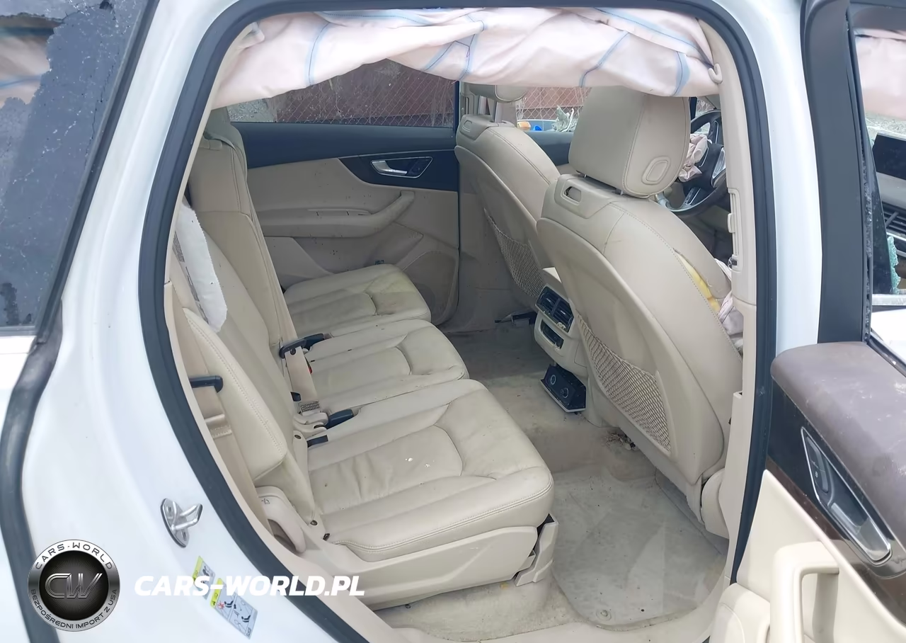 2017 Audi Q7 3.0T Premium VIN:WA1LAAF77HD024993 - 8