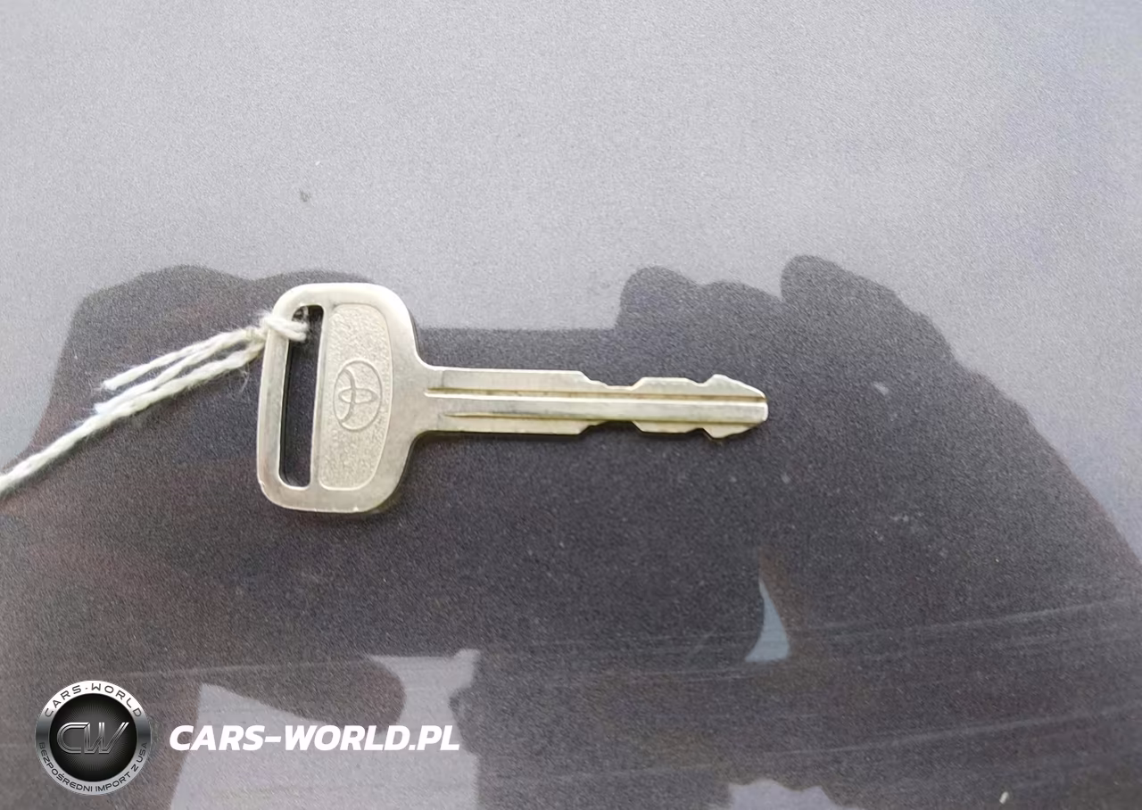 2000 Toyota Camry Le VIN:JT2BG22K3Y0466167 - 11
