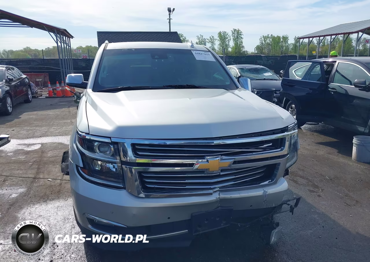 2018 Chevrolet Suburban Premier VIN:1GNSCJKC7JR196620 - 13