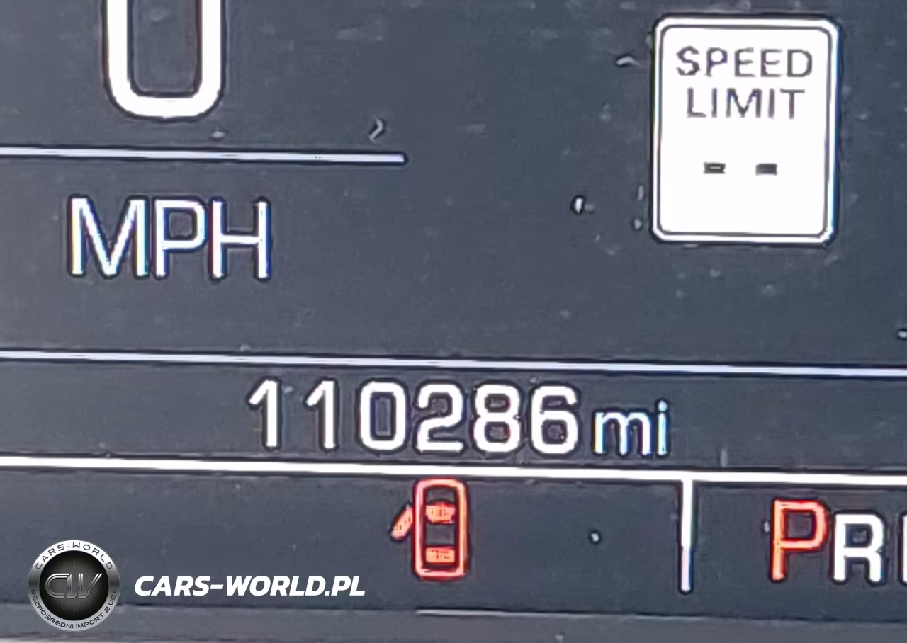 2018 Chevrolet Suburban Premier VIN:1GNSCJKC7JR196620 - 16