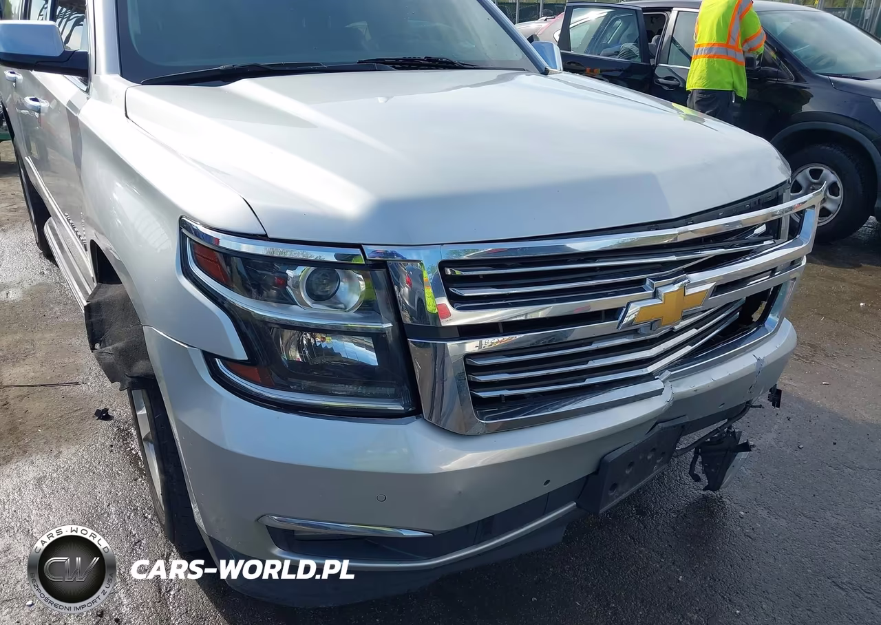 2018 Chevrolet Suburban Premier VIN:1GNSCJKC7JR196620 - 18
