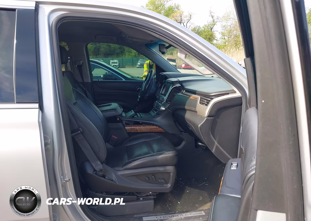 2018 Chevrolet Suburban Premier VIN:1GNSCJKC7JR196620 - 5