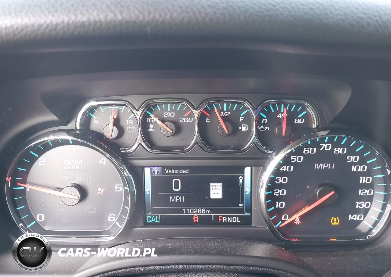 2018 Chevrolet Suburban Premier VIN:1GNSCJKC7JR196620 - 7