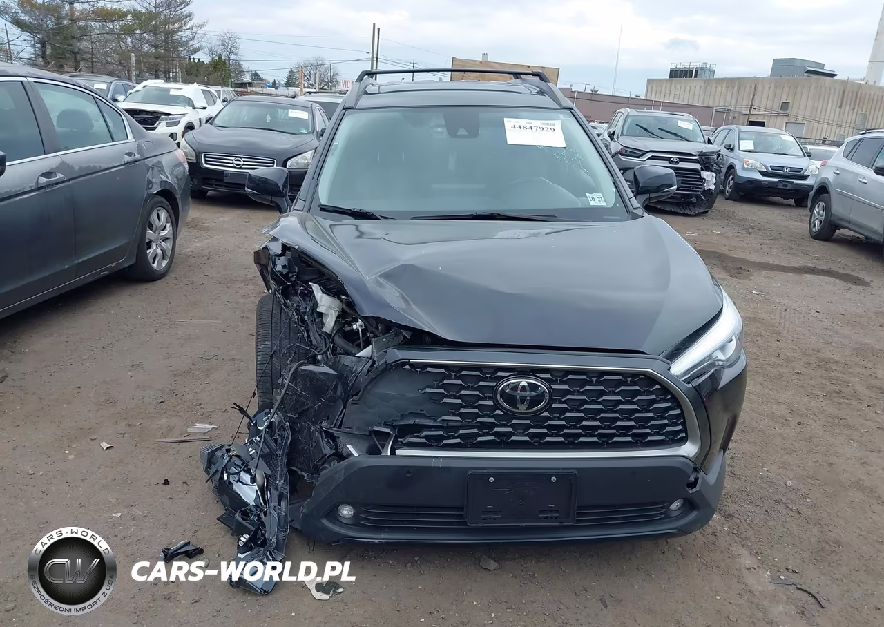 2022 Toyota Corolla Cross Xle VIN:7MUDAABG5NV037876 - 12