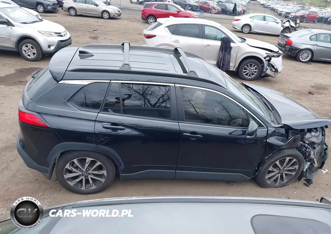 2022 Toyota Corolla Cross Xle VIN:7MUDAABG5NV037876 - 13