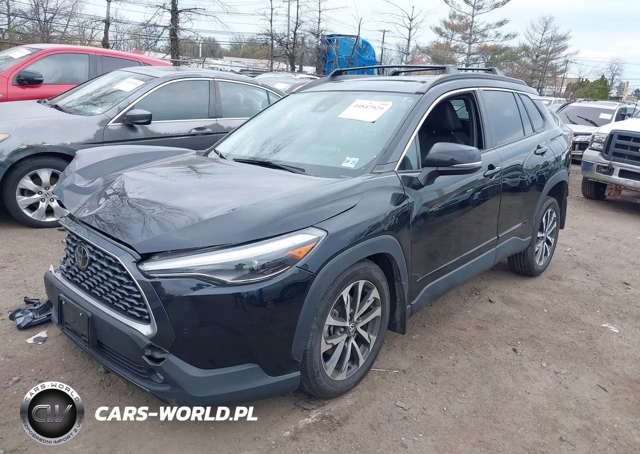 2022 Toyota Corolla Cross Xle VIN:7MUDAABG5NV037876 - 2