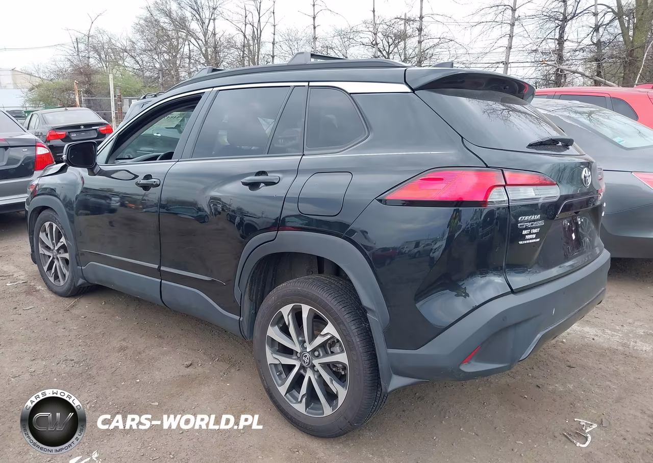 2022 Toyota Corolla Cross Xle VIN:7MUDAABG5NV037876 - 3
