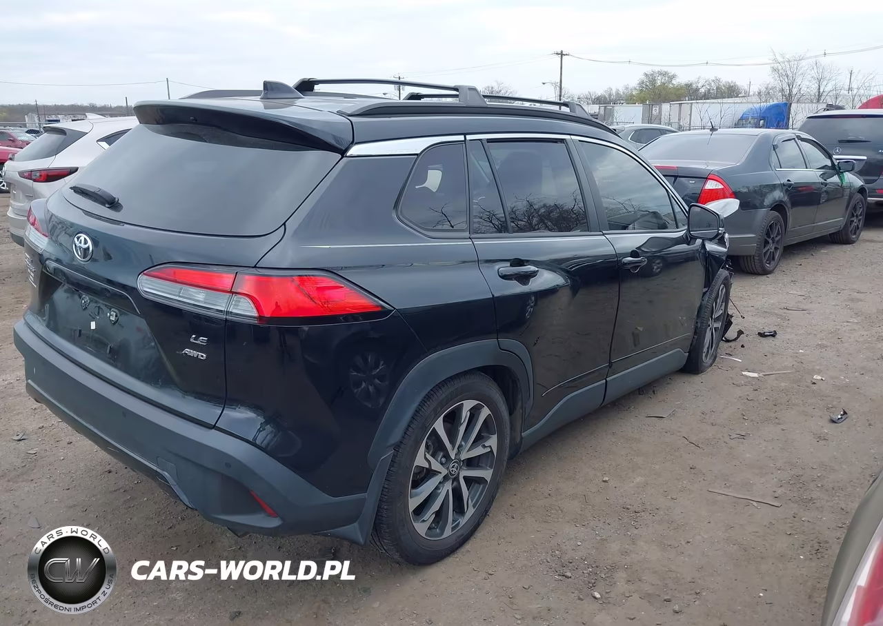 2022 Toyota Corolla Cross Xle VIN:7MUDAABG5NV037876 - 4