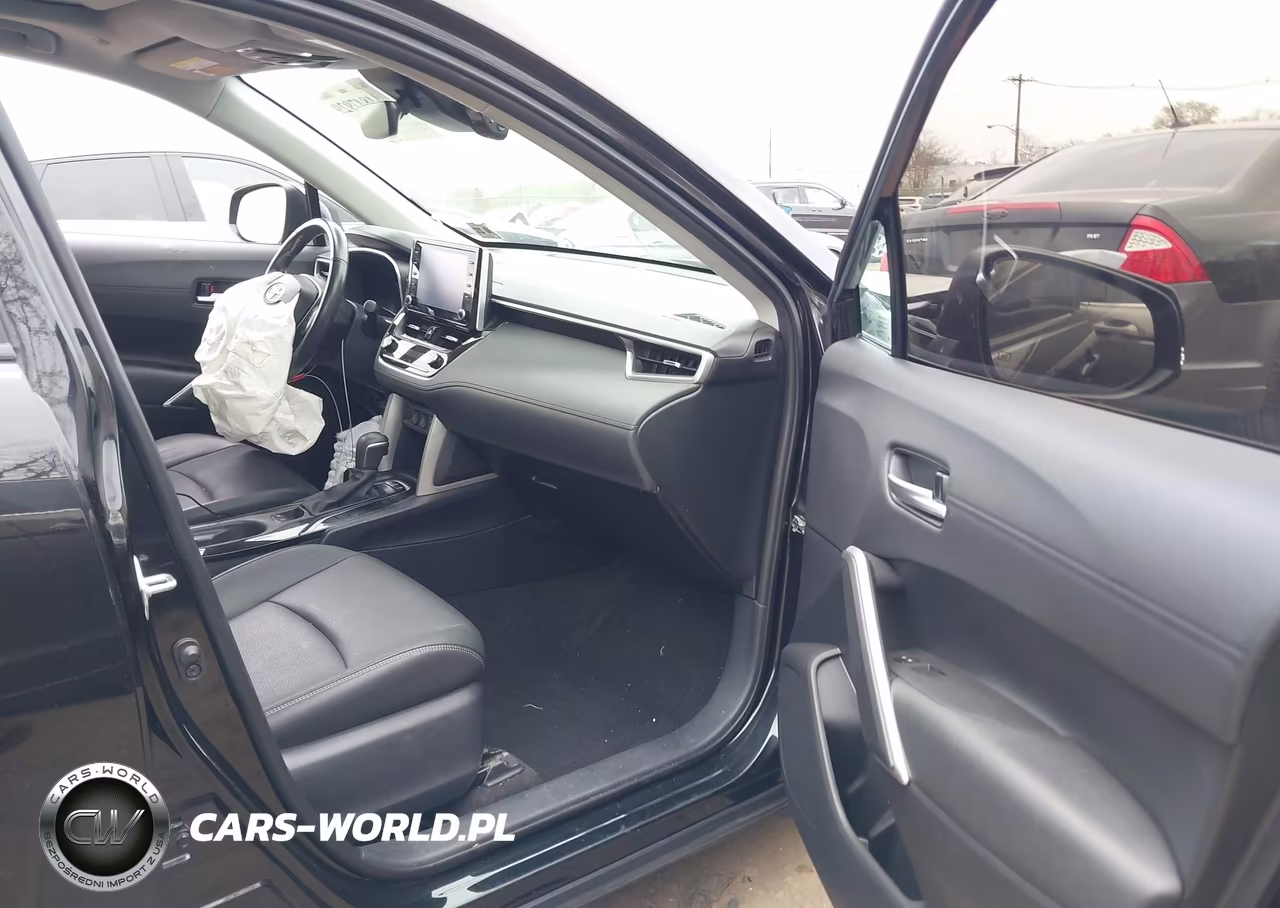 2022 Toyota Corolla Cross Xle VIN:7MUDAABG5NV037876 - 5