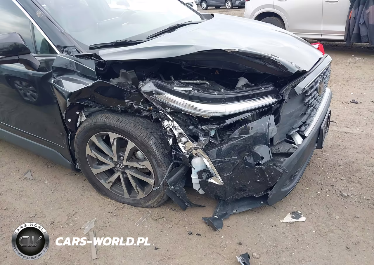 2022 Toyota Corolla Cross Xle VIN:7MUDAABG5NV037876 - 6