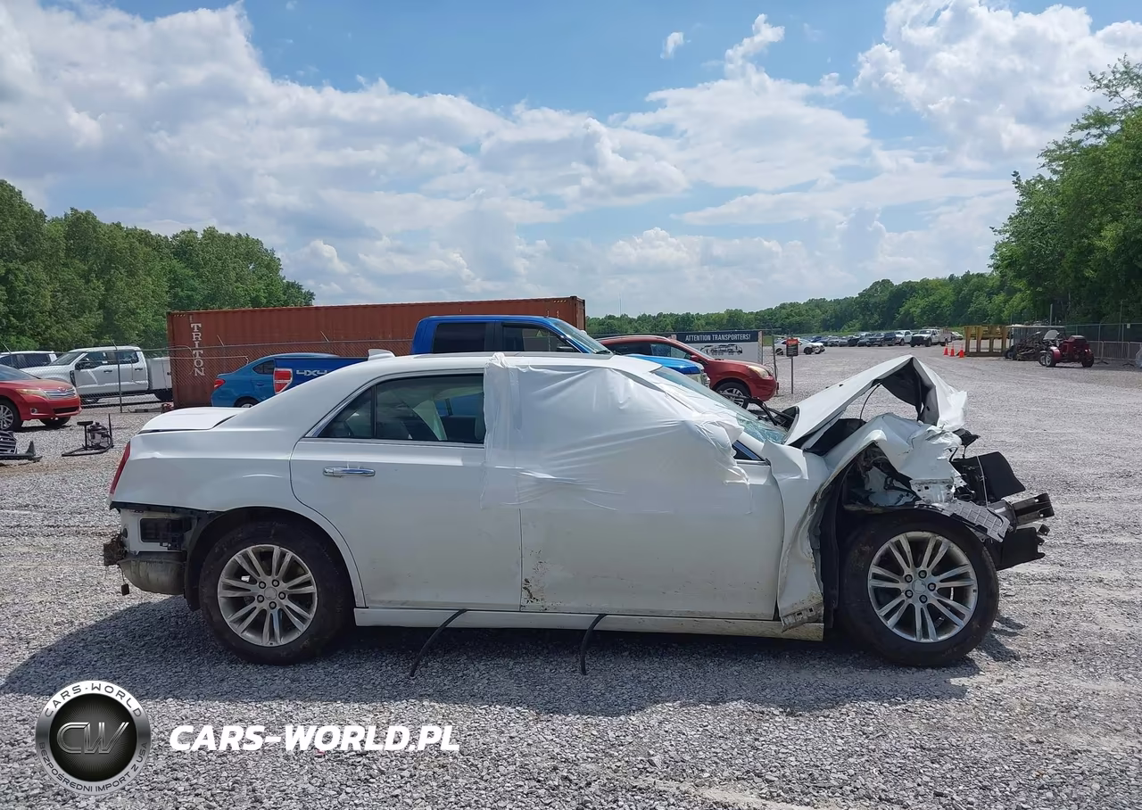 2016 Chrysler 300C VIN:2C3CCAEG6GH182118 - 13