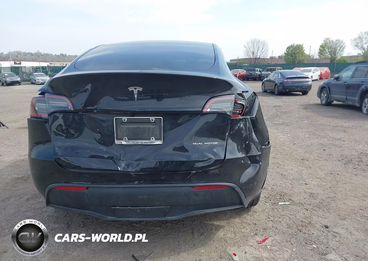 2025 Tesla Model Y Long Range Dual Motor All-Wheel Drive VIN:7SAYGDEE6SA360372 - 15