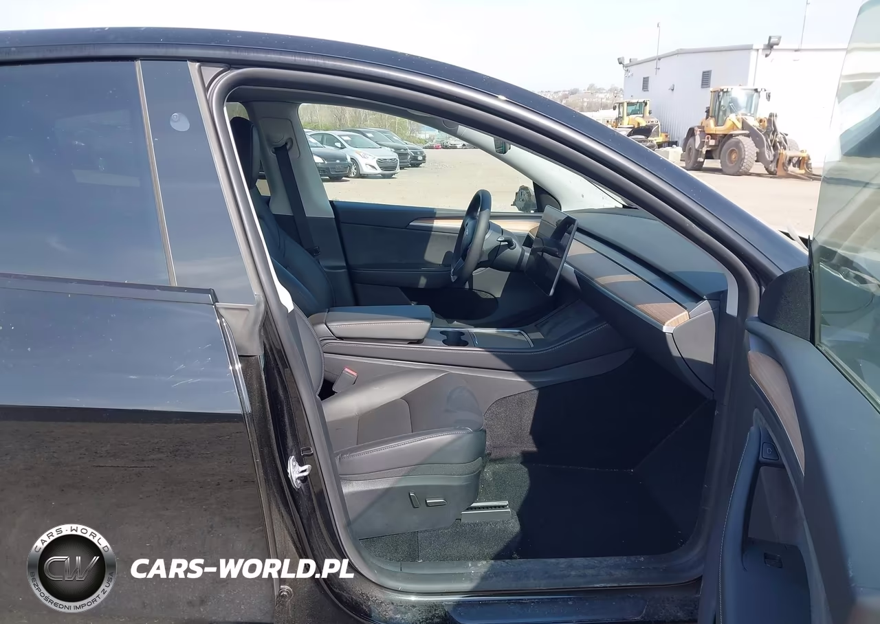 2025 Tesla Model Y Long Range Dual Motor All-Wheel Drive VIN:7SAYGDEE6SA360372 - 5