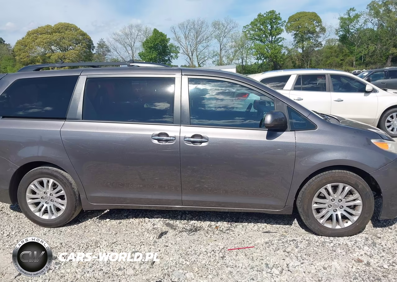 2017 Toyota Sienna Xle 8 Passenger VIN:5TDYZ3DC3HS832780 - 13