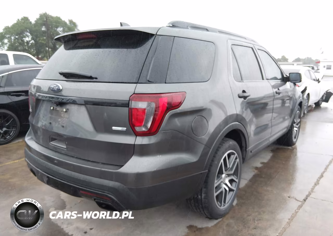 2017 Ford Explorer Sport VIN:1FM5K8GT7HGD23717 - 4