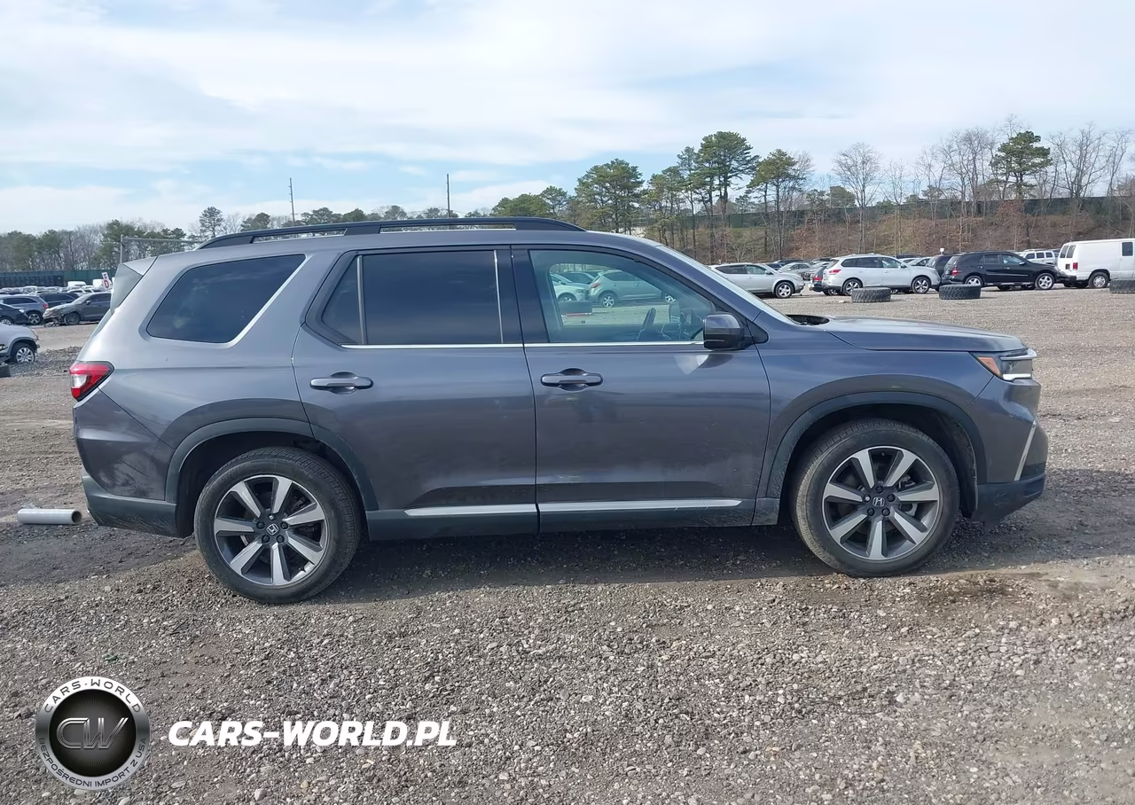 2025 Honda Pilot Touring VIN:5FNYG1H78SB035184 - 13