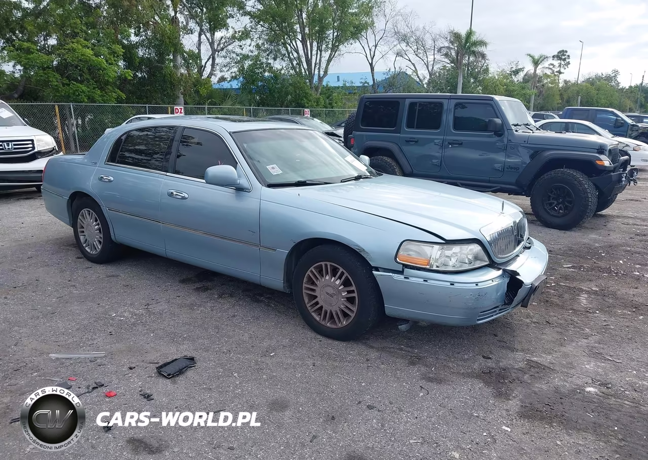 2006 Lincoln Town Car Signature Limited