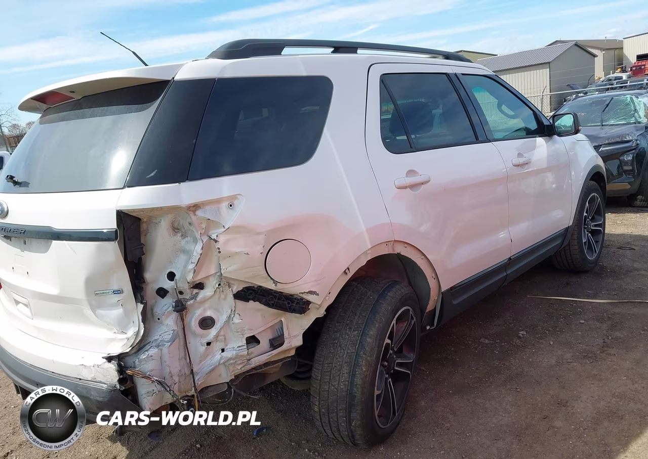 2015 Ford Explorer Sport VIN:1FM5K8GTXFGB48652 - 4