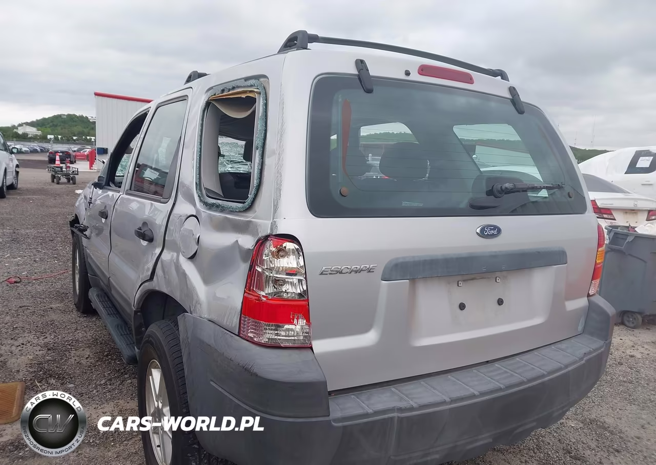 2005 Ford Escape Xls VIN:1FMYU02Z95KB94859 - 3