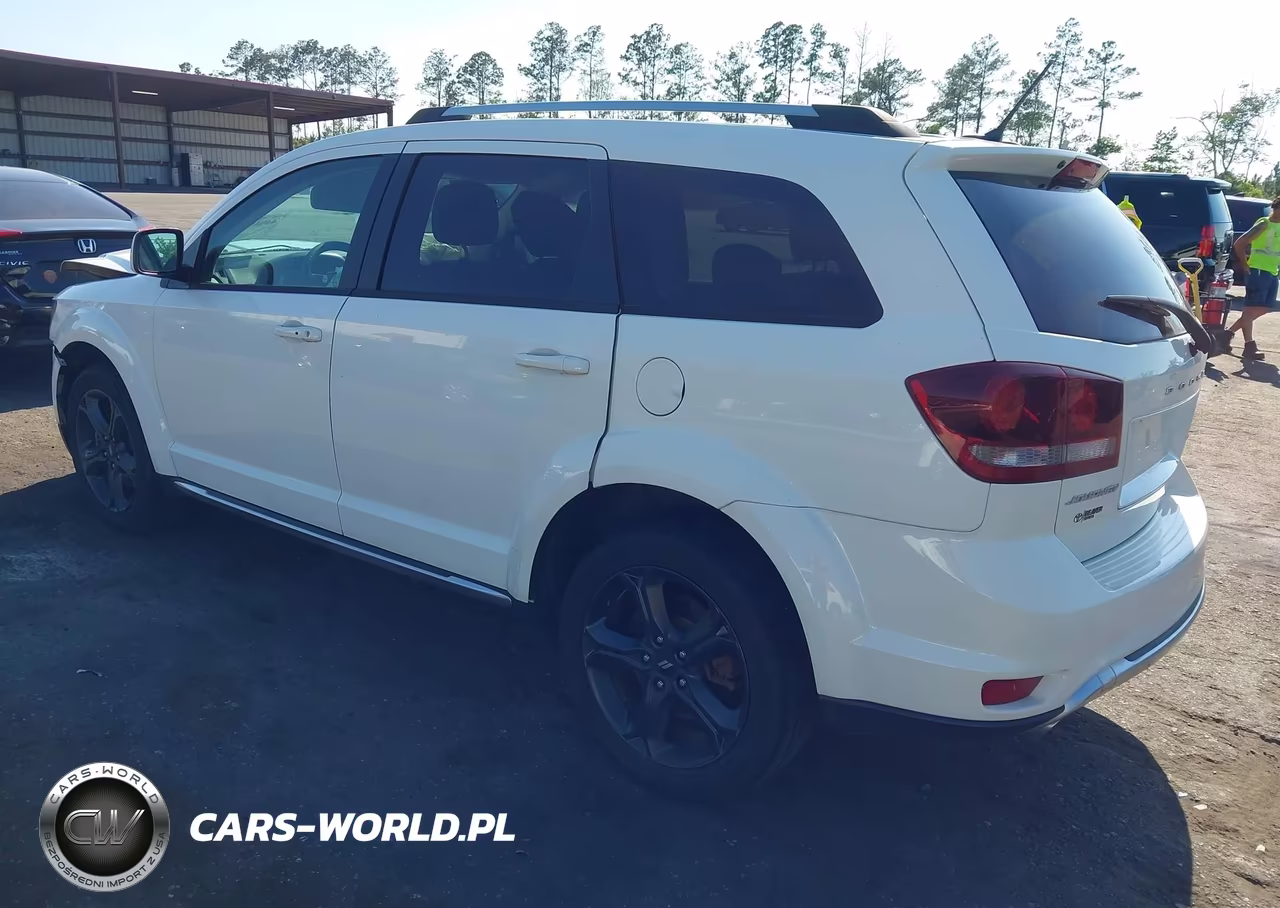 2018 Dodge Journey Crossroad VIN:3C4PDCGG2JT216329 - 3