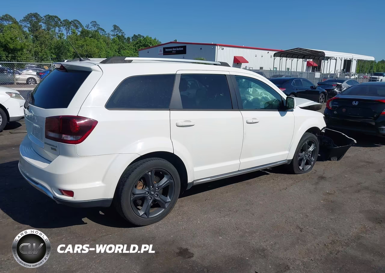 2018 Dodge Journey Crossroad VIN:3C4PDCGG2JT216329 - 4
