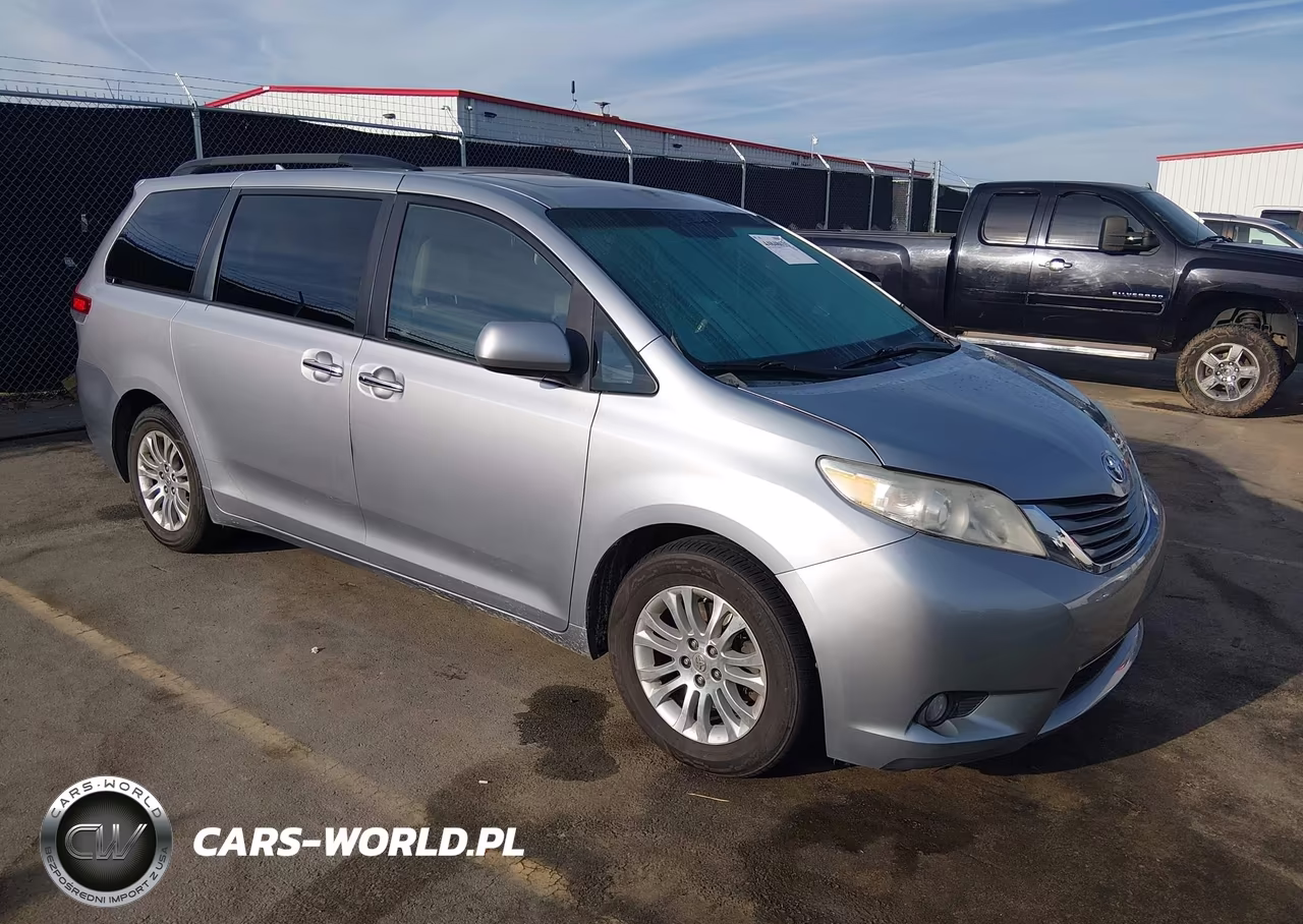 2012 Toyota Sienna Xle V6 8 Passenger