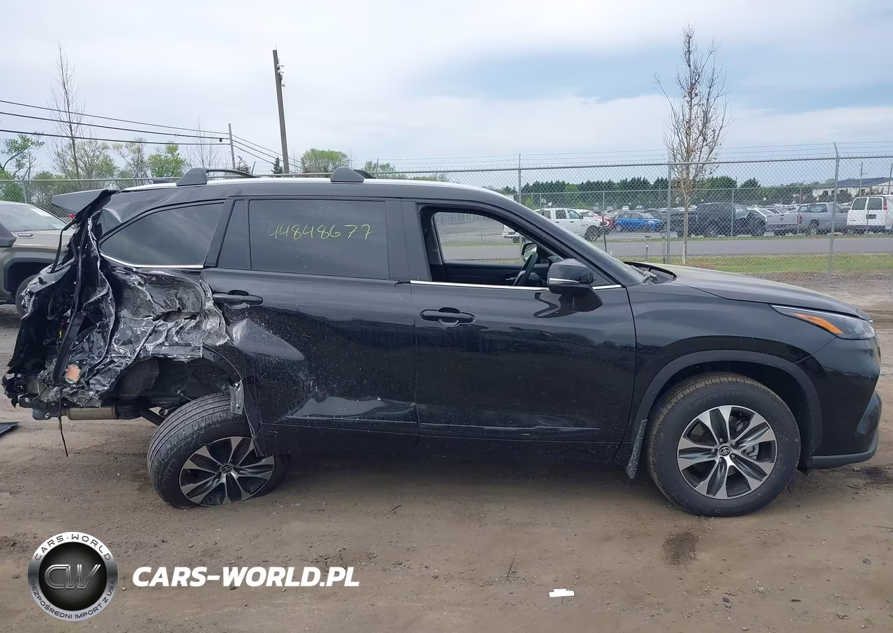 2026 Toyota Highlander Xle VIN:5TDKDRBH2TS602209 - 13