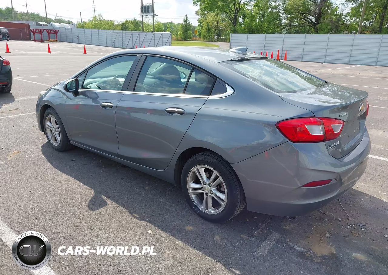 2018 Chevrolet Cruze Lt Auto VIN:1G1BE5SM5J7246793 - 3
