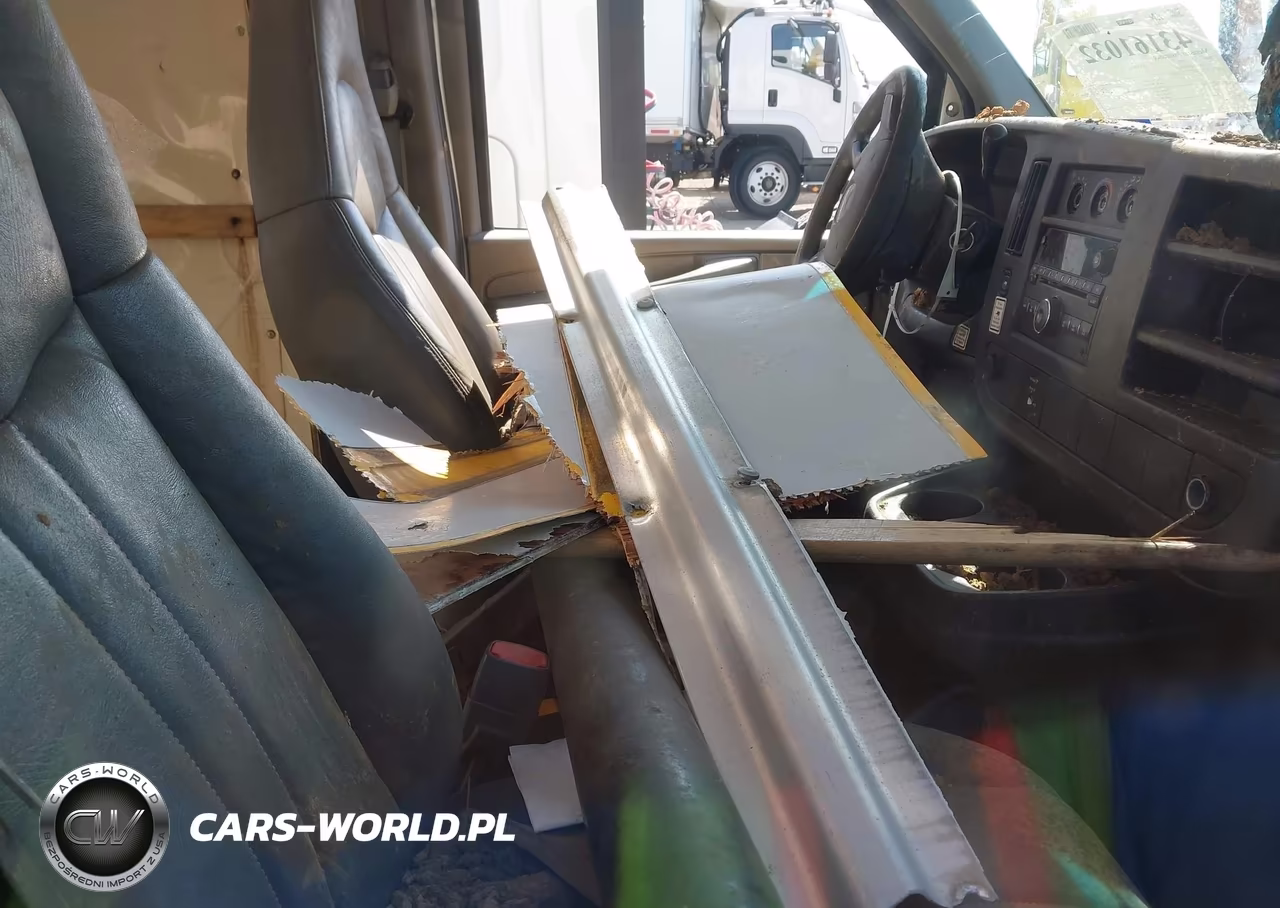2009 GMC Savana Cutaway Work Van VIN:1GDJG31K791902164 - 5