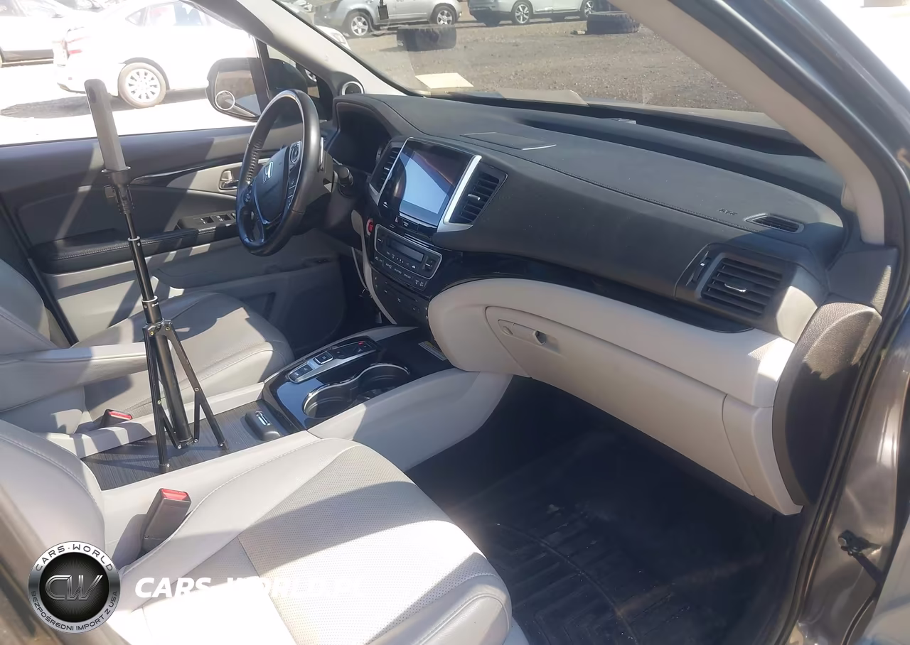 2017 Honda Pilot Elite VIN:5FNYF6H07HB070861 - 5