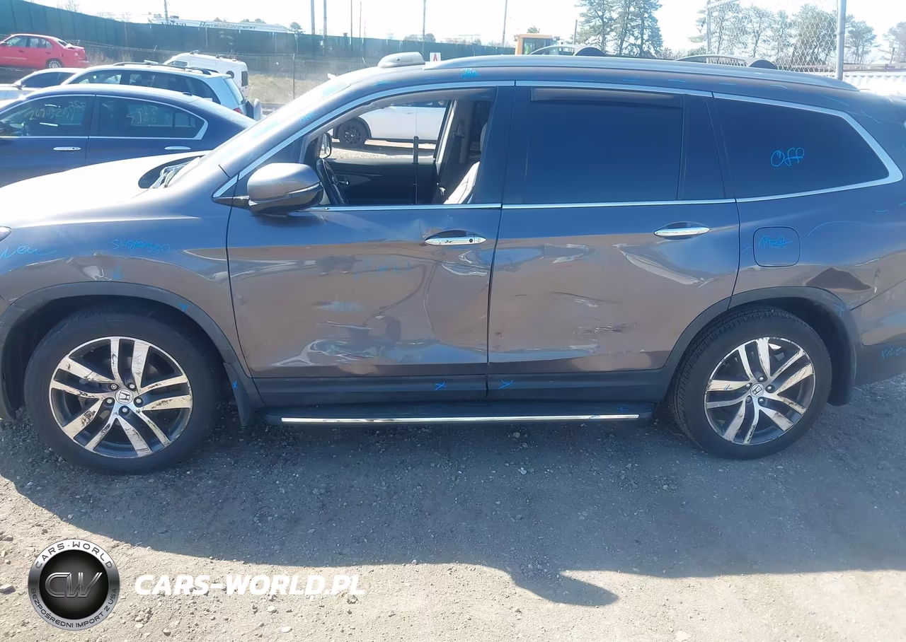 2017 Honda Pilot Elite VIN:5FNYF6H07HB070861 - 6