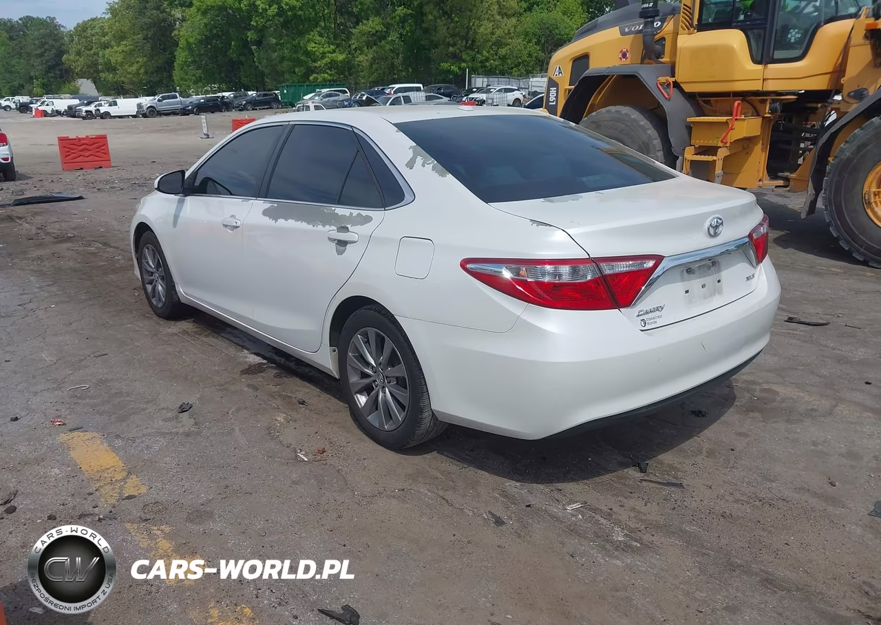 2015 Toyota Camry Xle VIN:4T1BF1FK8FU494112 - 3