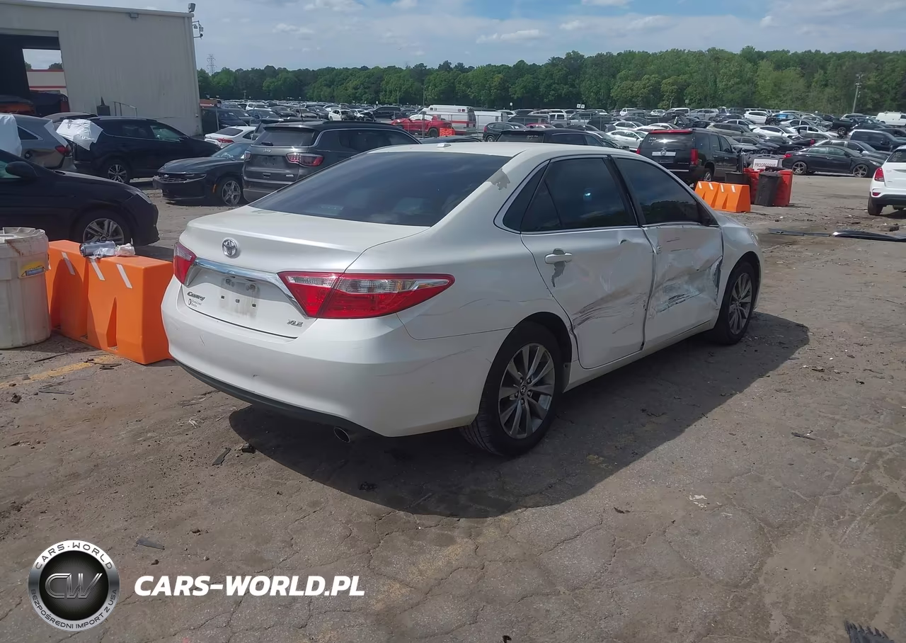 2015 Toyota Camry Xle VIN:4T1BF1FK8FU494112 - 4