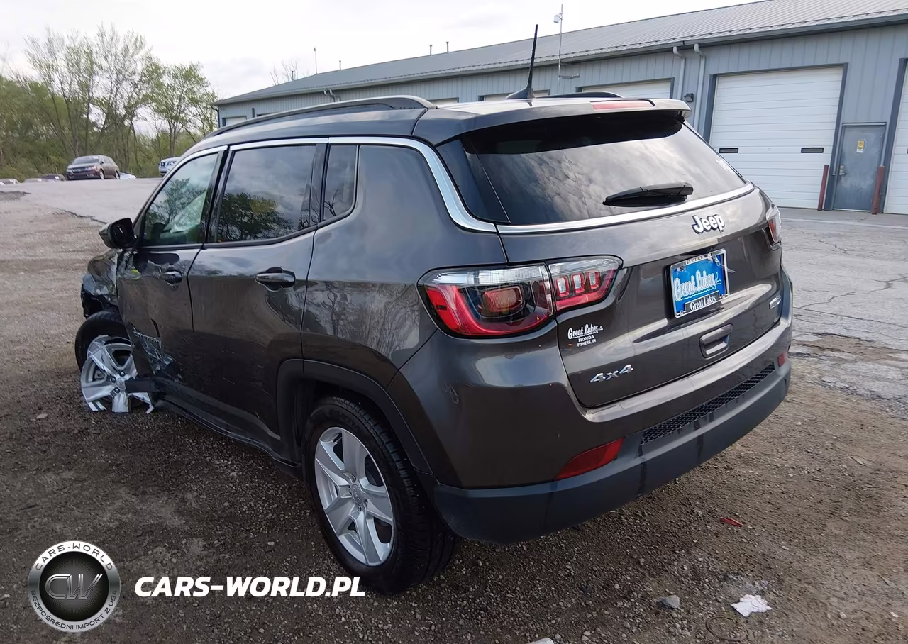 2022 Jeep Compass Latitude 4X4 VIN:3C4NJDBB8NT131339 - 3