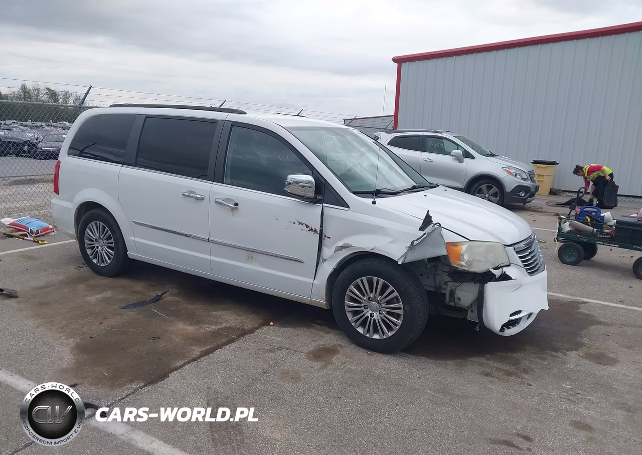 2014 Chrysler Town & Country Touring-L