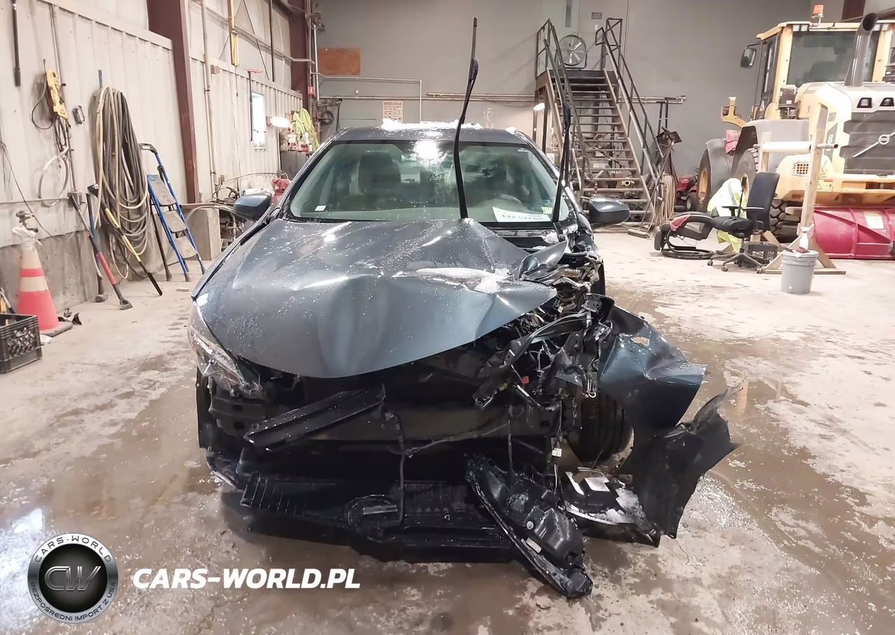 2018 Toyota Corolla Le VIN:2T1BURHE1JC105137 - 12