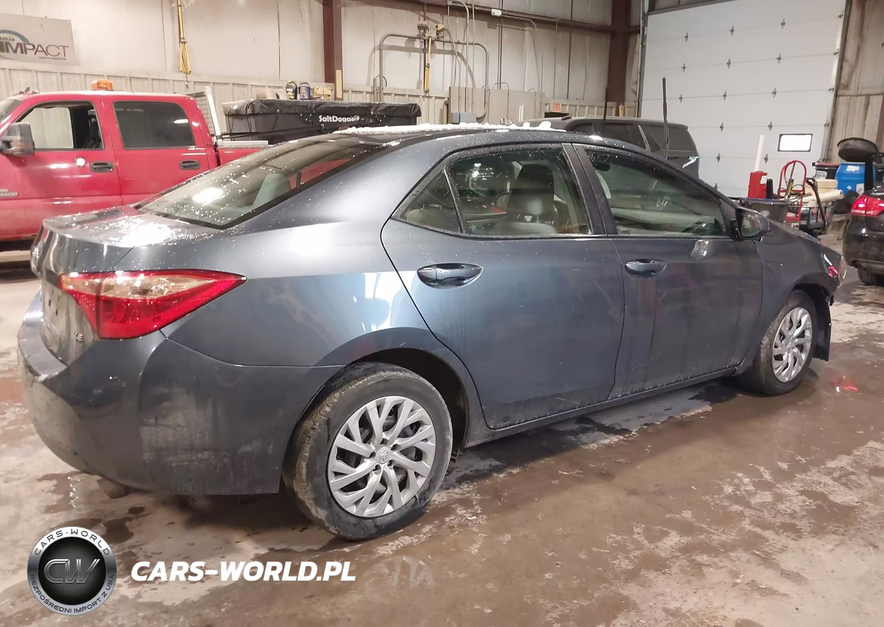 2018 Toyota Corolla Le VIN:2T1BURHE1JC105137 - 13
