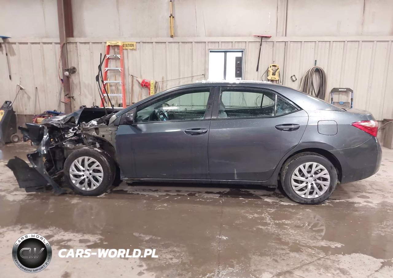 2018 Toyota Corolla Le VIN:2T1BURHE1JC105137 - 14
