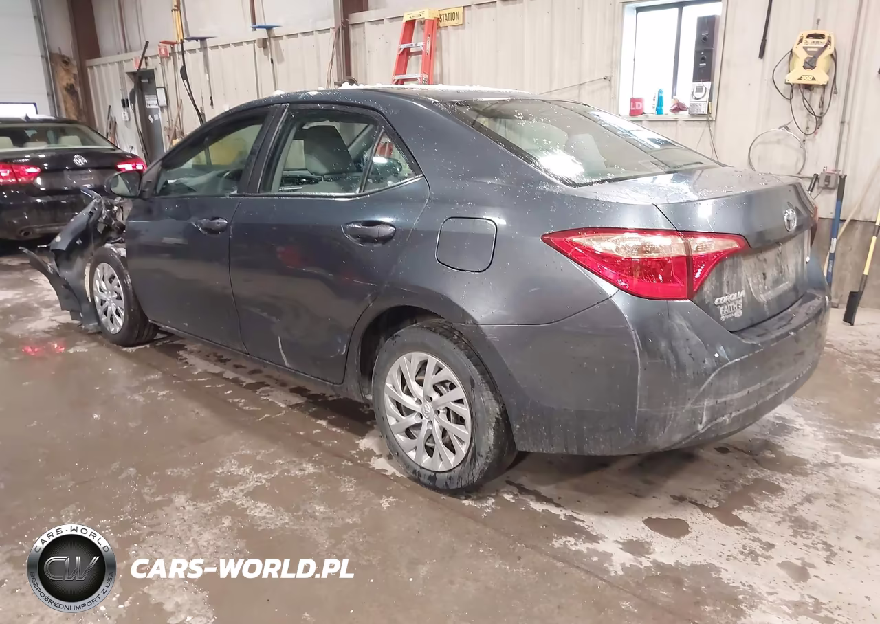 2018 Toyota Corolla Le VIN:2T1BURHE1JC105137 - 3