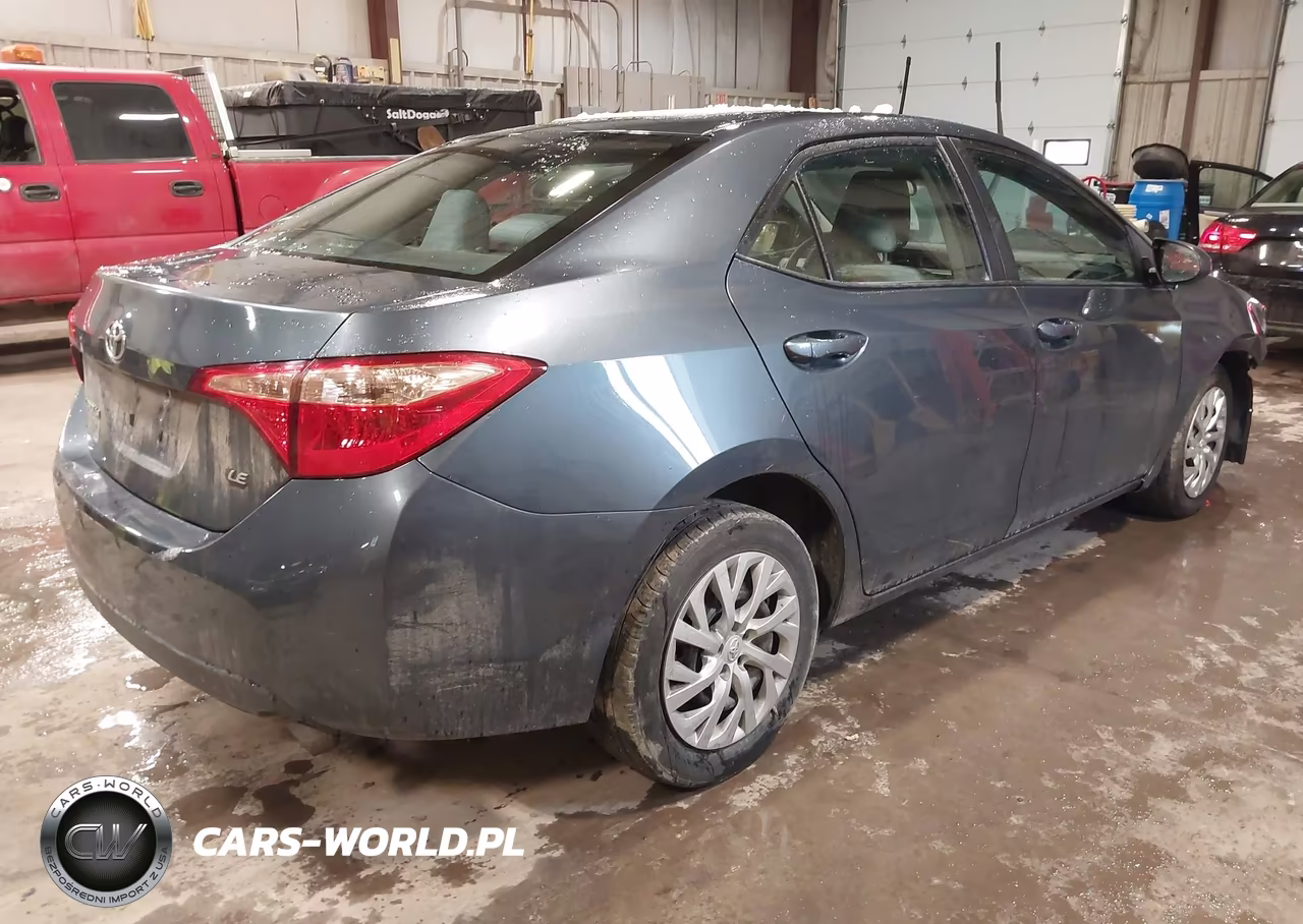 2018 Toyota Corolla Le VIN:2T1BURHE1JC105137 - 4