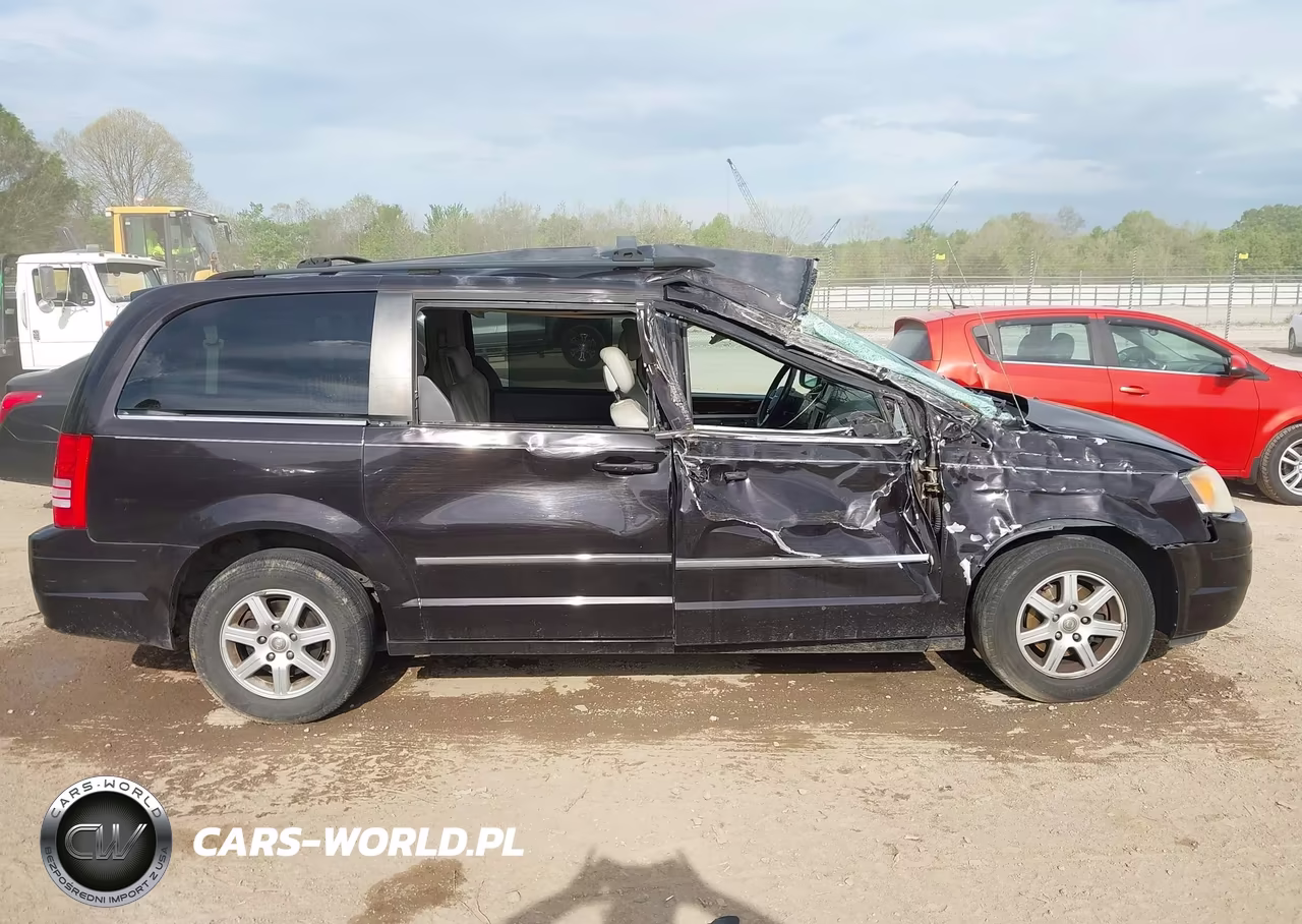 2010 Chrysler Town & Country Touring Plus VIN:2A4RR8DX7AR435554 - 13