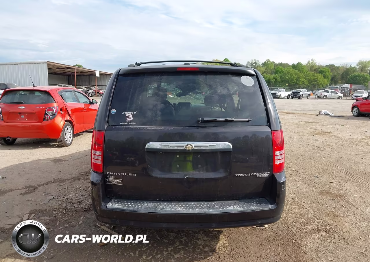 2010 Chrysler Town & Country Touring Plus VIN:2A4RR8DX7AR435554 - 16