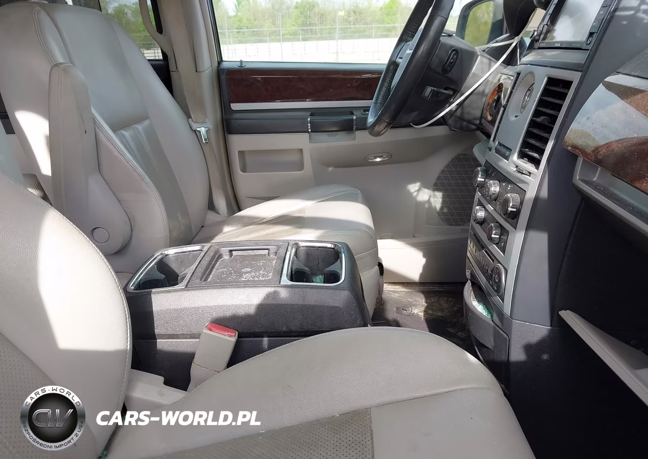 2010 Chrysler Town & Country Touring Plus VIN:2A4RR8DX7AR435554 - 5