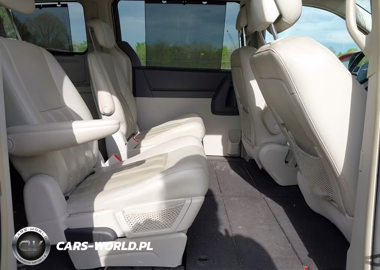 2010 Chrysler Town & Country Touring Plus VIN:2A4RR8DX7AR435554 - 8