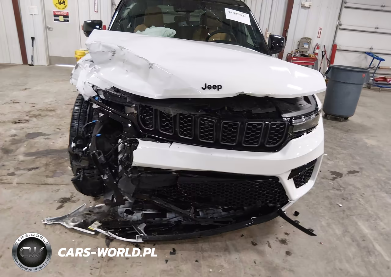 2025 Jeep Grand Cherokee Summit 4X4 VIN:1C4RJHEG3S8740249 - 13
